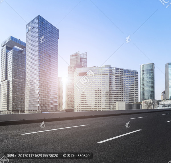 城市道路与陆家嘴建筑群