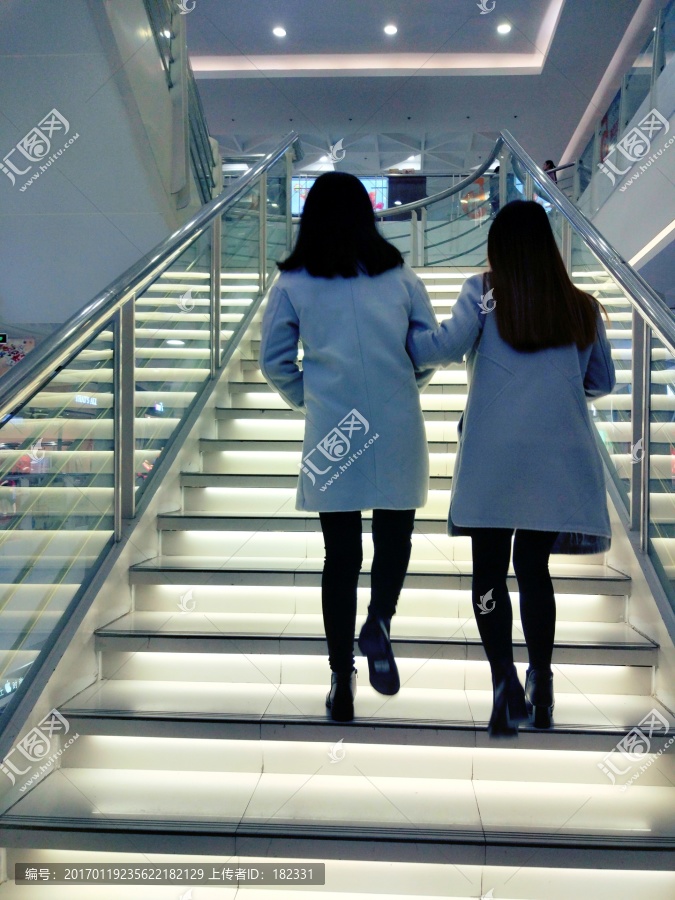 女孩背影-匯圖網(wǎng) www.fosd68.com 女孩背影