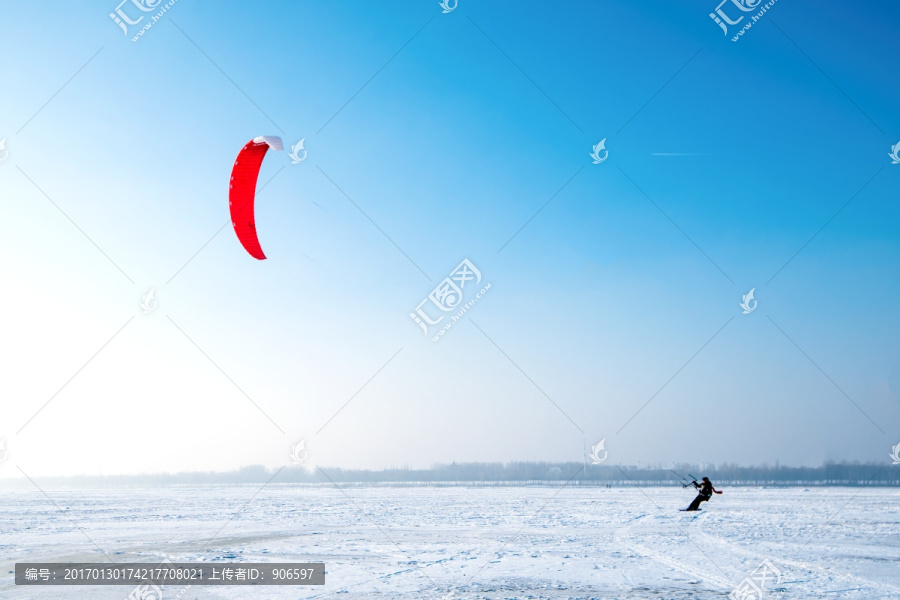 伞翼滑雪,滑翔伞