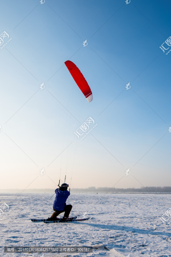 伞翼滑雪,滑翔伞
