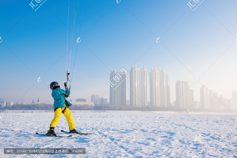 伞翼滑雪,滑翔伞