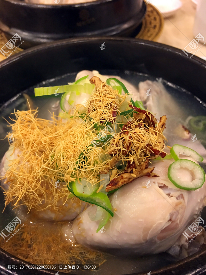 韩国美食参鸡汤