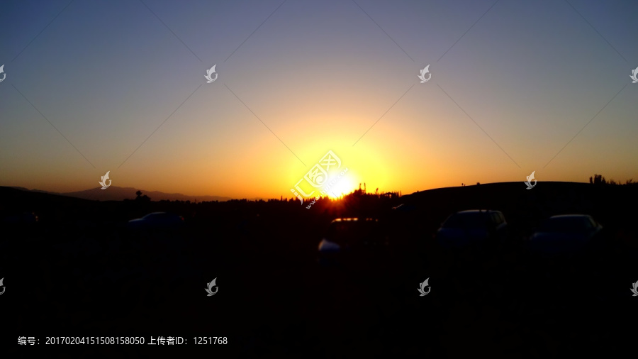 沙漠里的夕阳