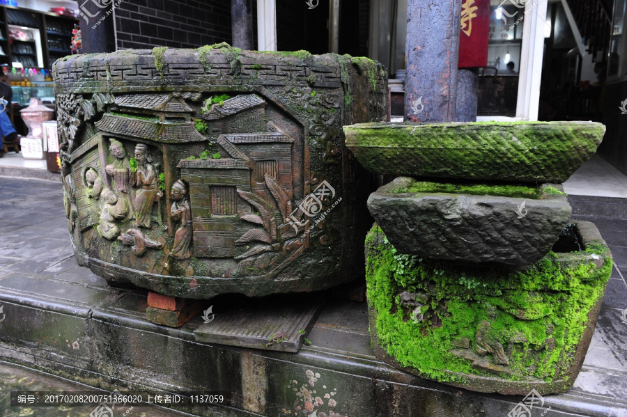 崇州街子古镇,古街石缸