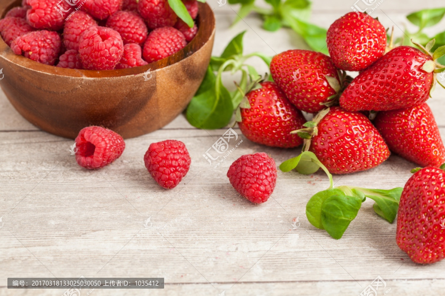 草莓,蔓越莓,山莓刺泡不分层