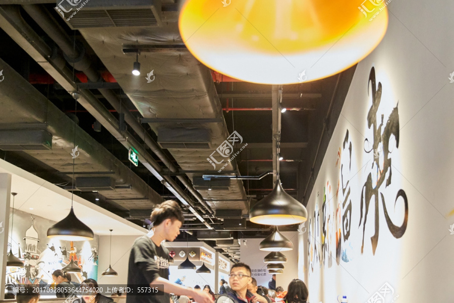 新疆风格餐厅餐桌装饰异域风格