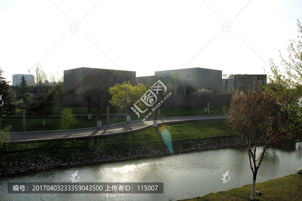 城市湖景