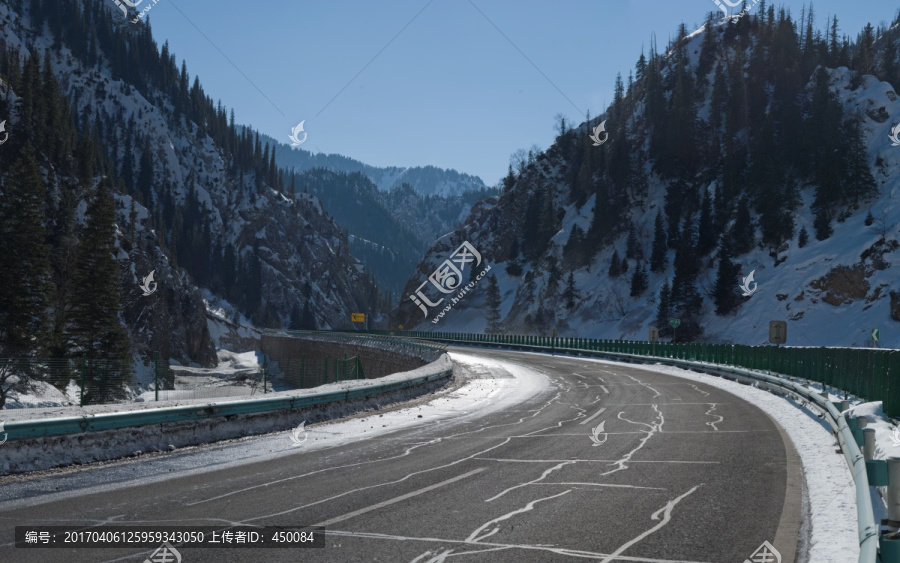 风雪天山路