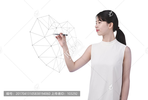 美女點(diǎn)擊智能屏幕