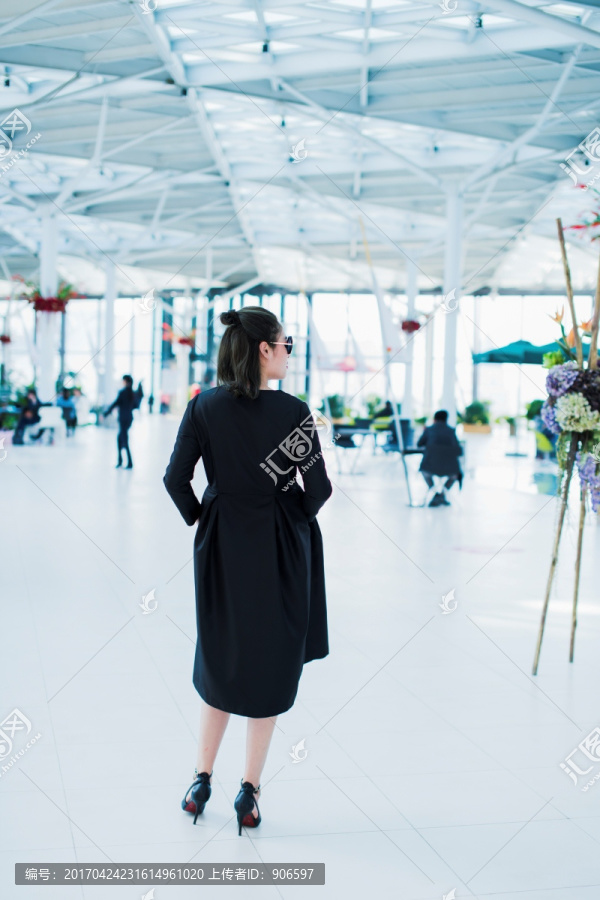 女模特服装展示