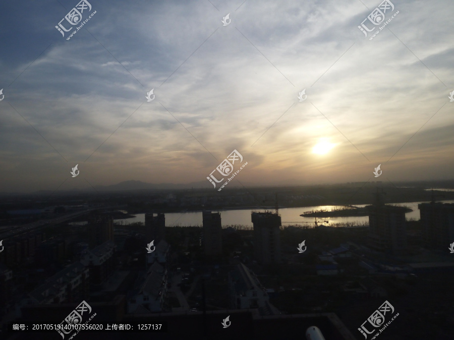 夕阳下的城市