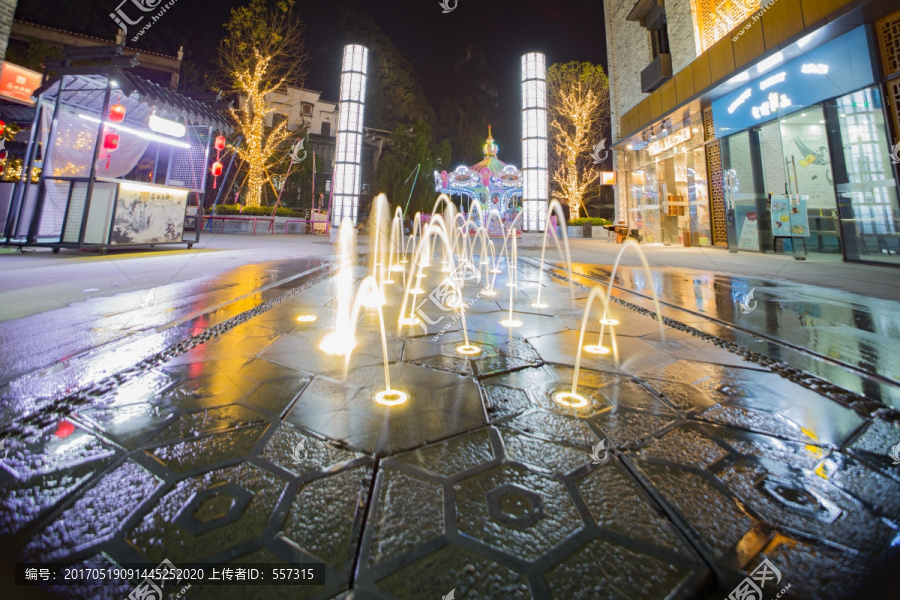 桂林阳朔益田西街喷泉旋转木马夜