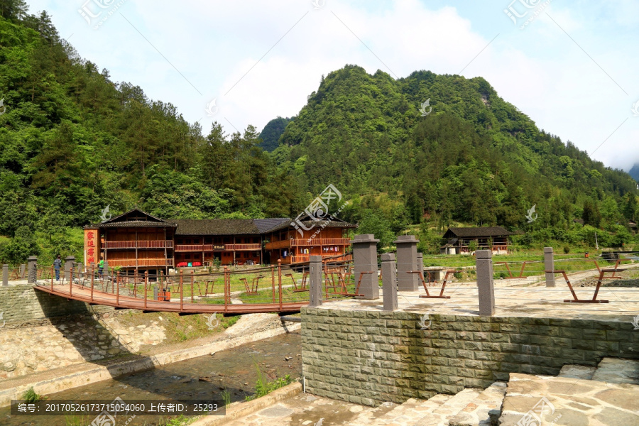 吊桥,田园风光