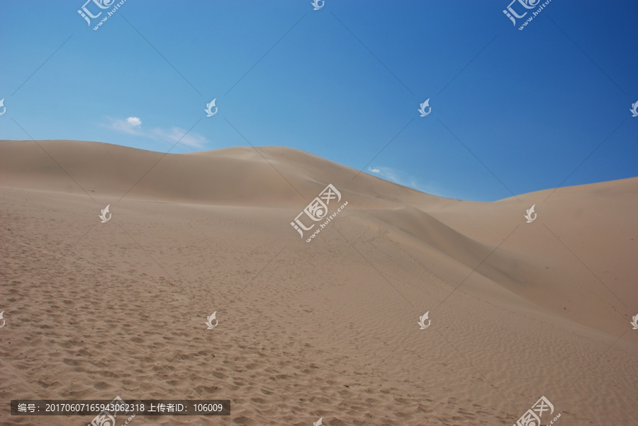 敦煌鸣沙山月牙泉风景区