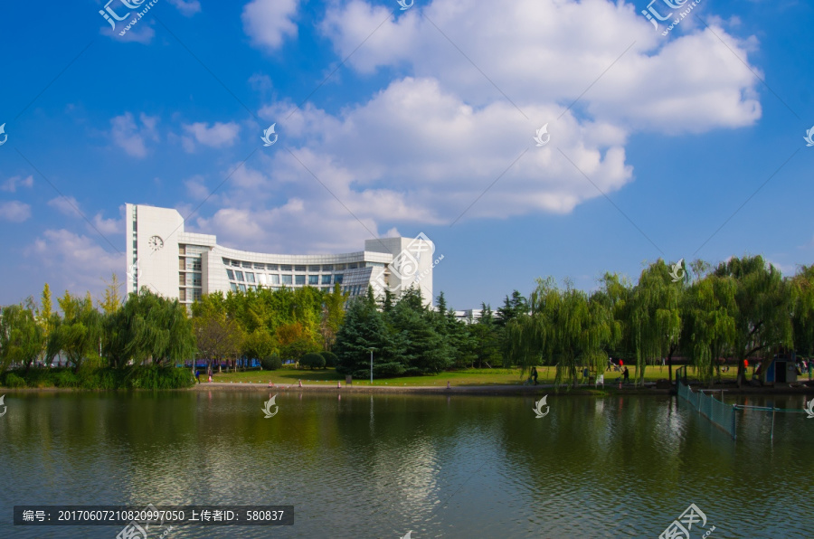 上海大学