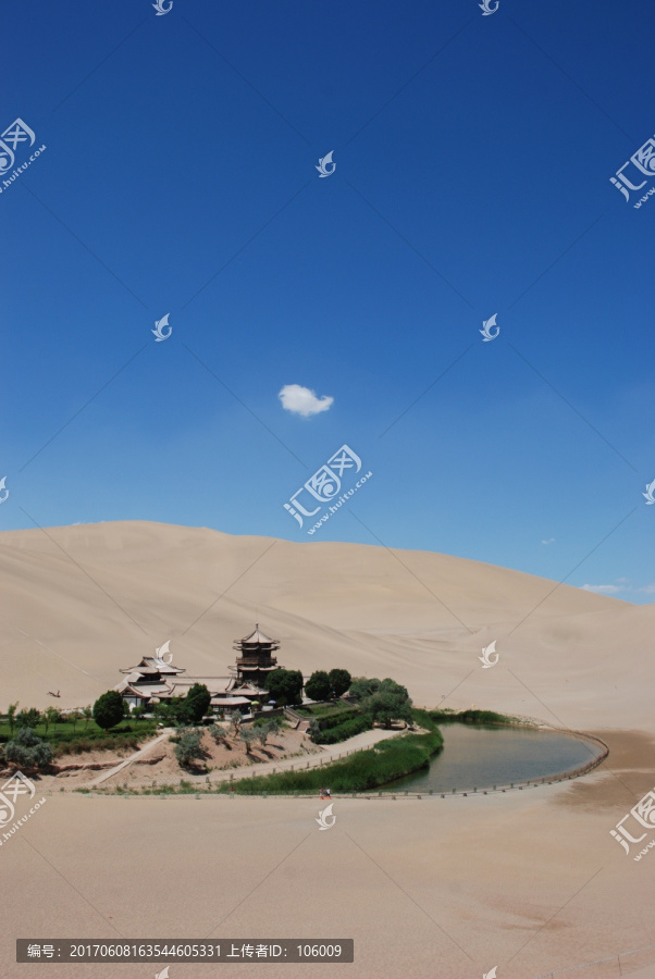 敦煌鸣沙山月牙泉风景区