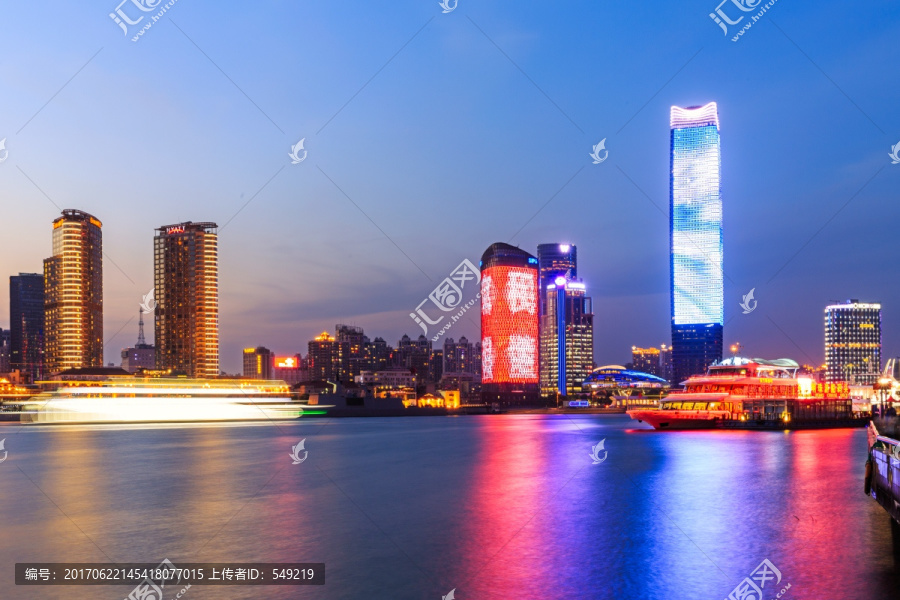 上海白玉兰广场夜景