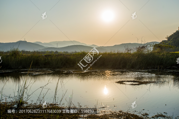 湖泊远山风光