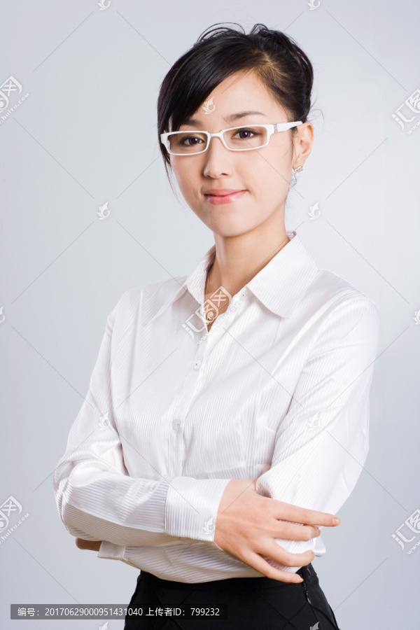 戴眼镜的商务女白领