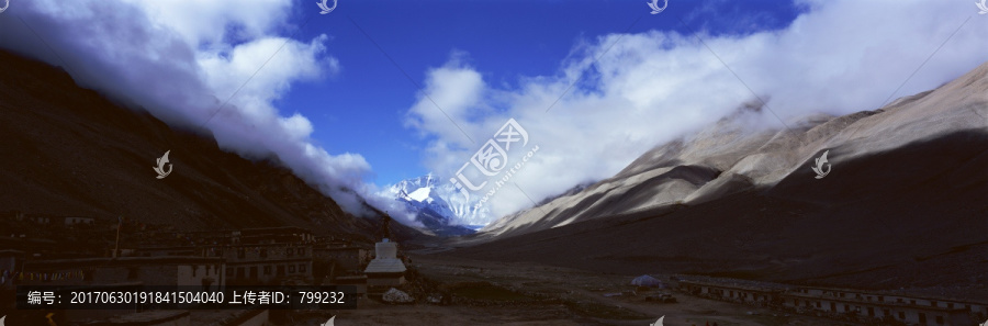 西藏绒布寺珠穆朗玛峰