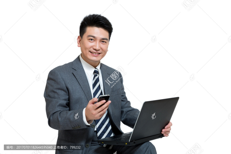 棚拍商务男士使用笔记本电脑