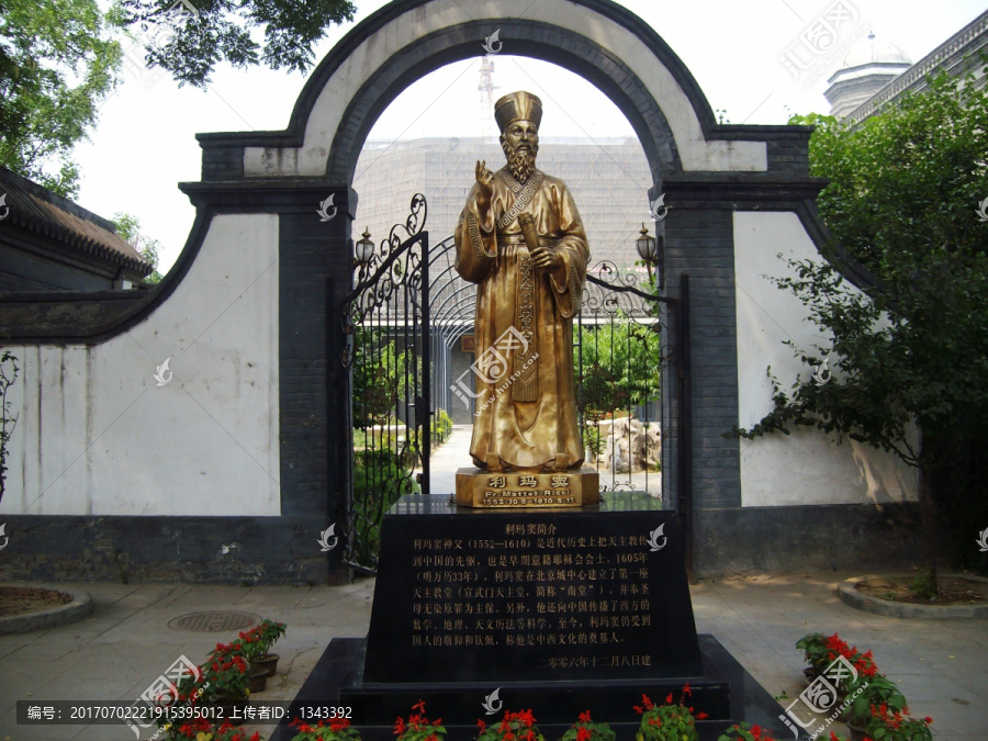 利玛窦神父铜像