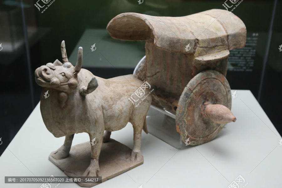 北齐时期陶牛车