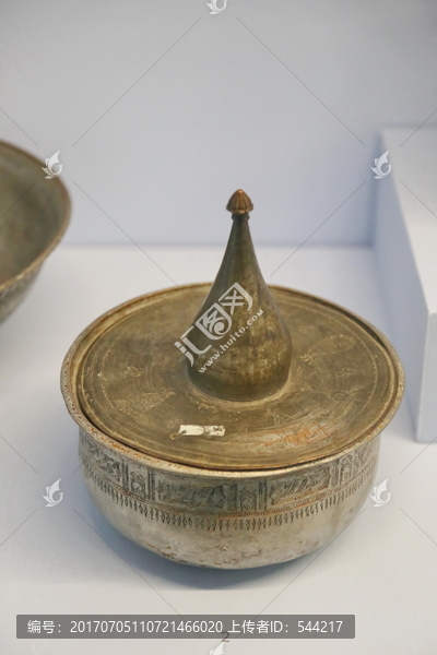 俄罗斯族拉克人带盖铜碗