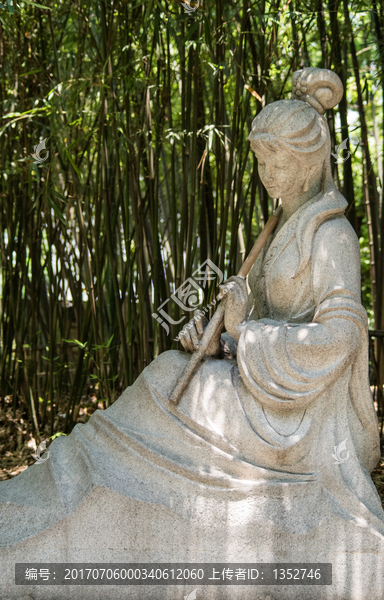 古典女子雕塑