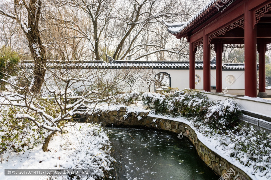 红楼艺文苑雪景