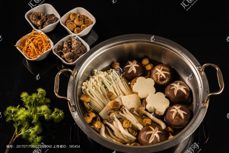 松茸菌菇锅