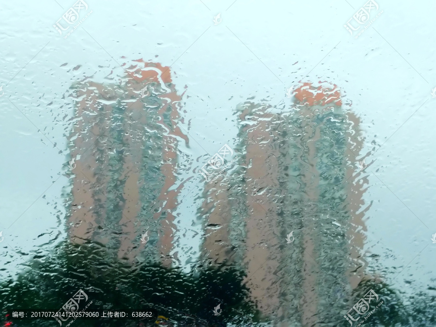 暴雨行车