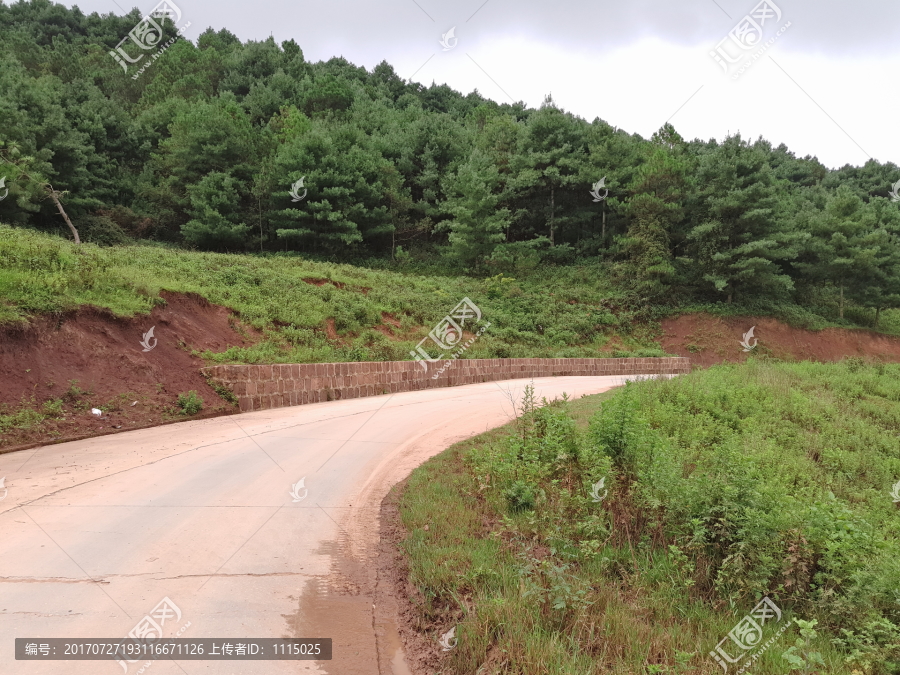 山间道路