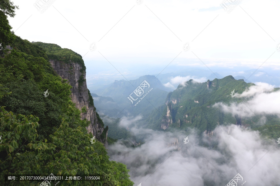 张家界天门山风景图