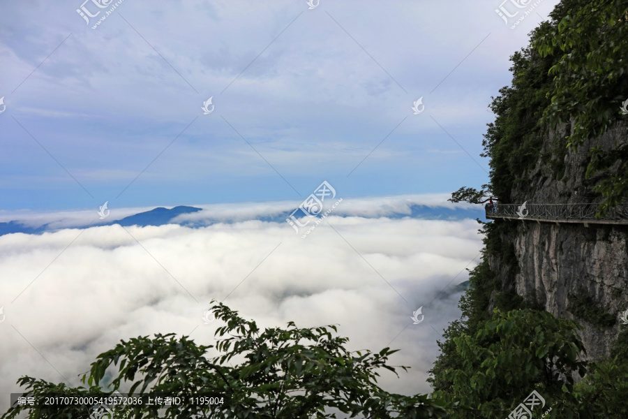 张家界天门山风景图