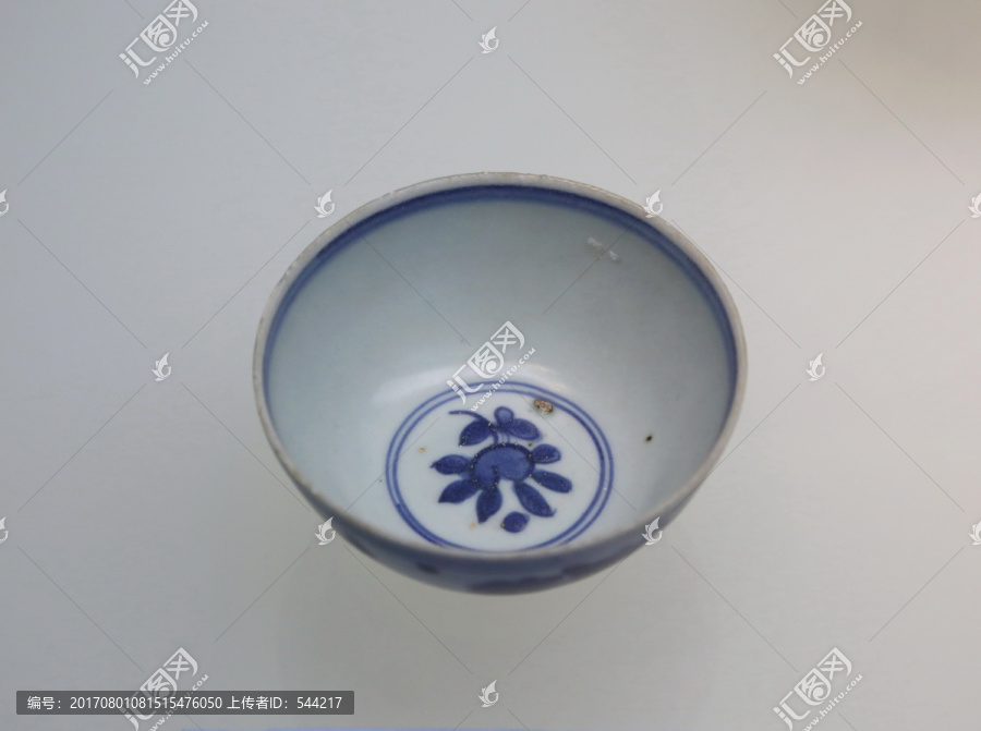 明代青花花卉纹小瓷碗