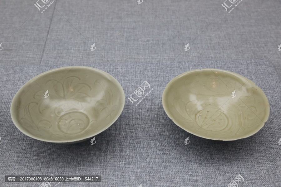南宋时期青青釉刻刻划花卉纹瓷碗