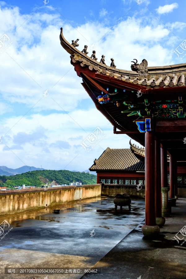 雨后寺院