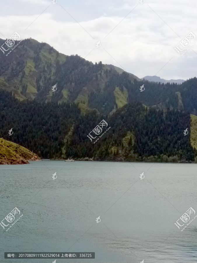 天山天池,山岳湖泊,自然景观