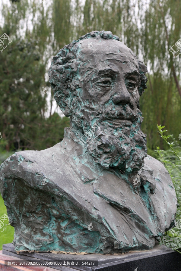 英国物理学家麦克斯韦铜雕像