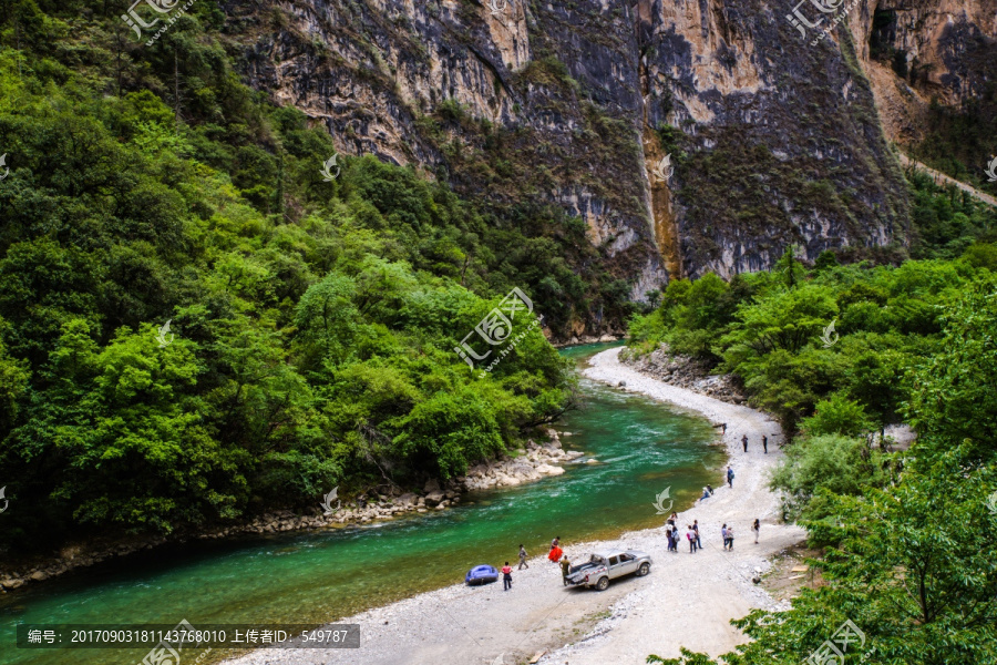 巴拉格宗峡谷风光