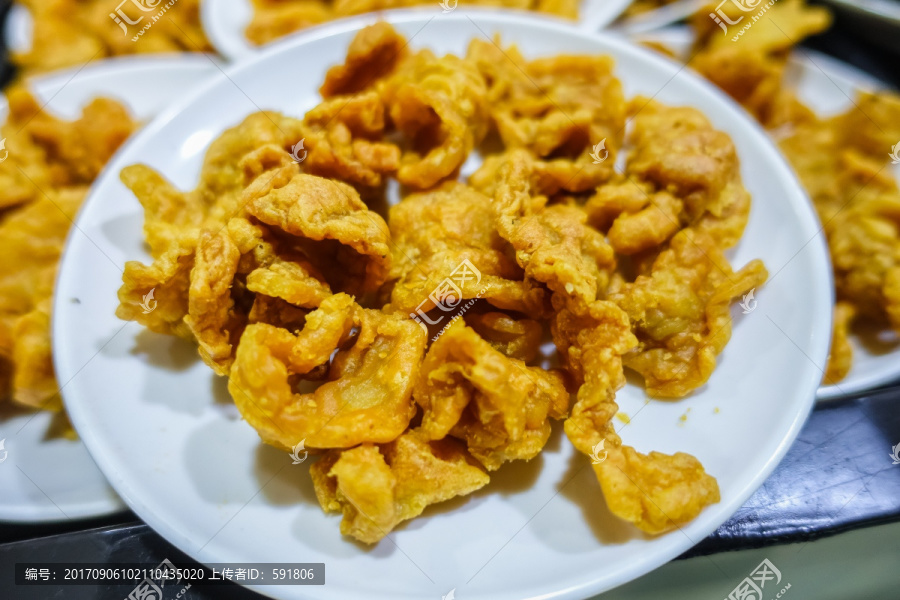 小锅米线饵丝加帽香酥酥肉