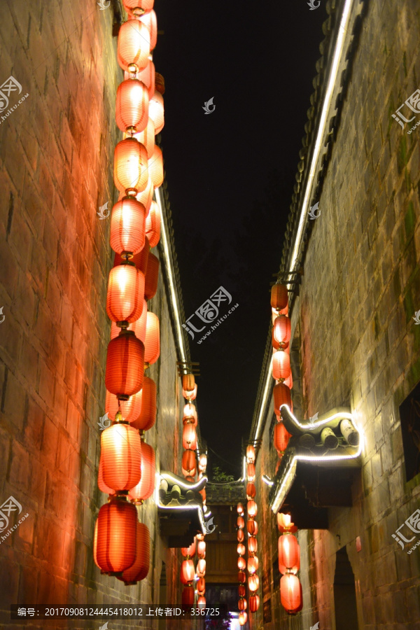 成都锦里古街,小巷夹道夜景