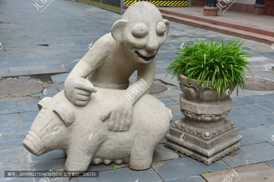现代石雕艺术,养猪人