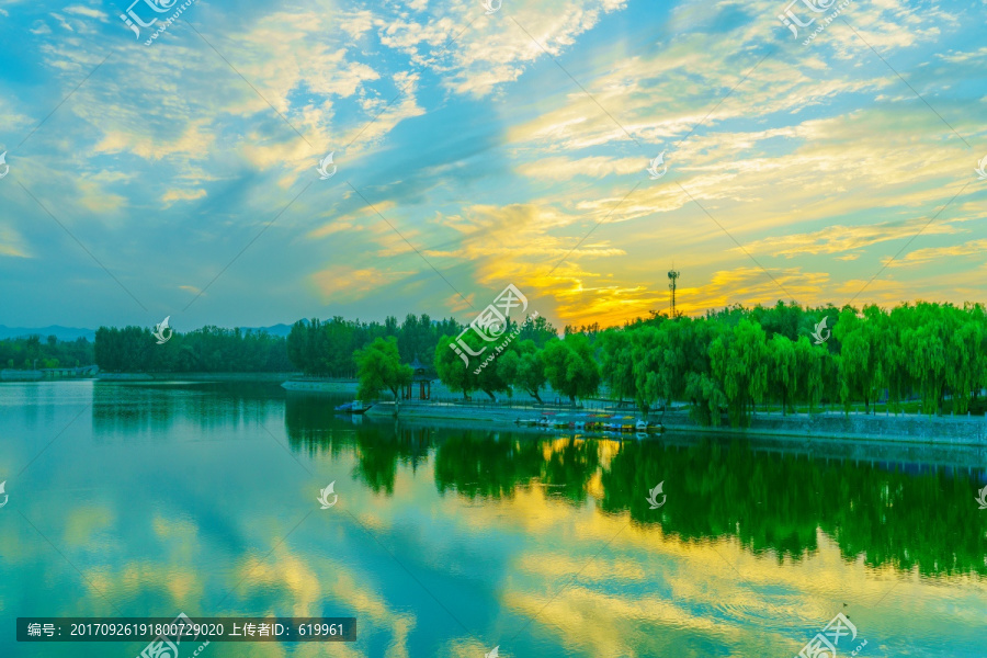 湖景晚霞