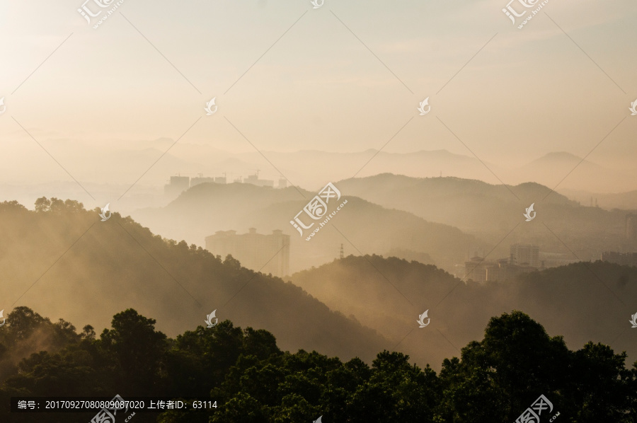 晨曦,云海,群山连绵,霞光万道