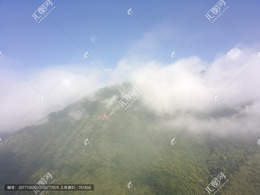 山间雾气