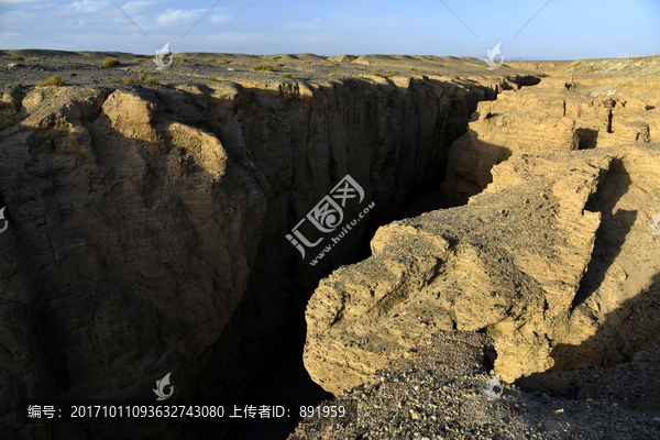 新疆库尔勒三垄沙雅丹