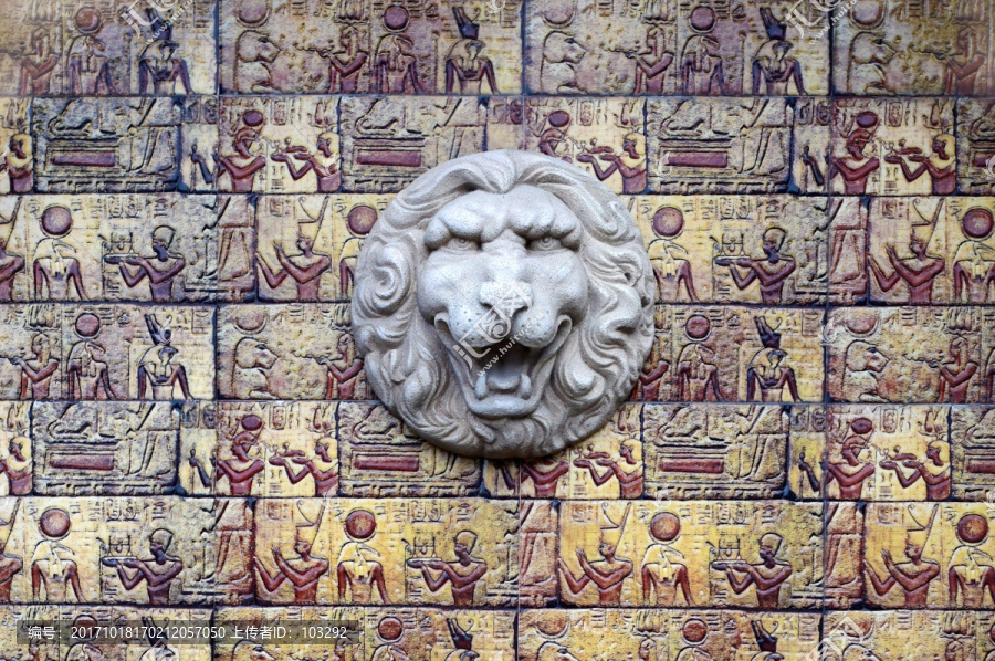 复古壁画与狮头浮雕