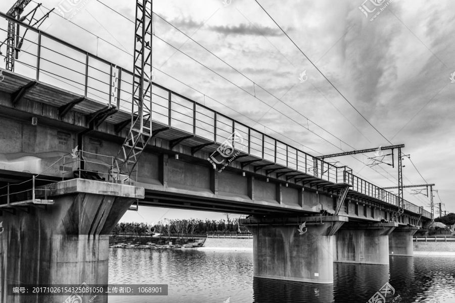 铁路桥,黑白照片